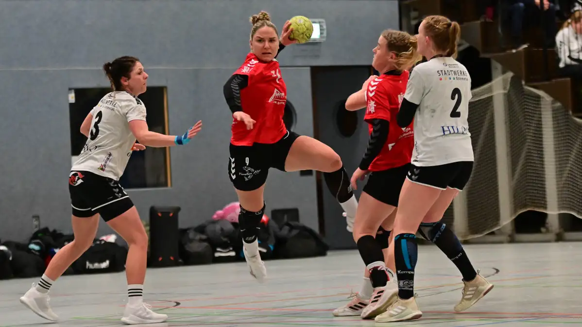 beste werferin melissa steinhoff am ball traf achtmal und feierte mit der hsg hude falkenburg einen 